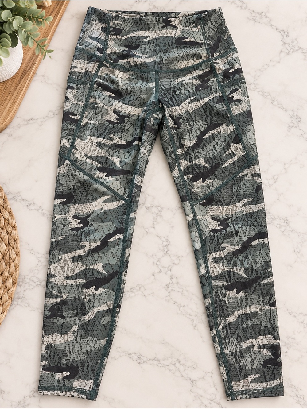 Evolution and Creation Green Camo High-Rise Leggings h